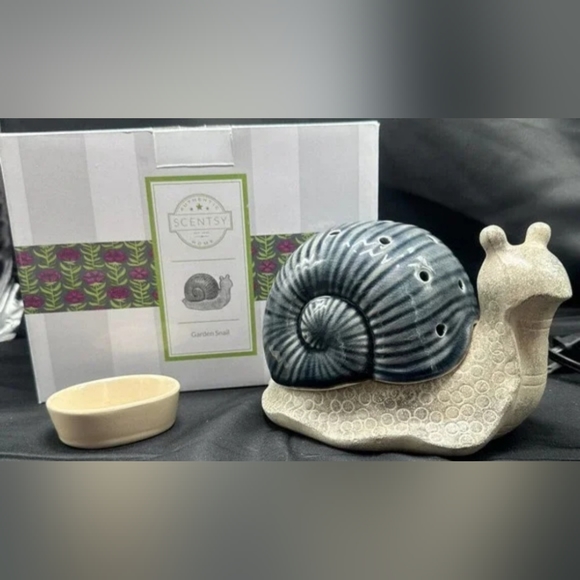 Scentsy Garden Snail Warmer - Picture 2 of 2